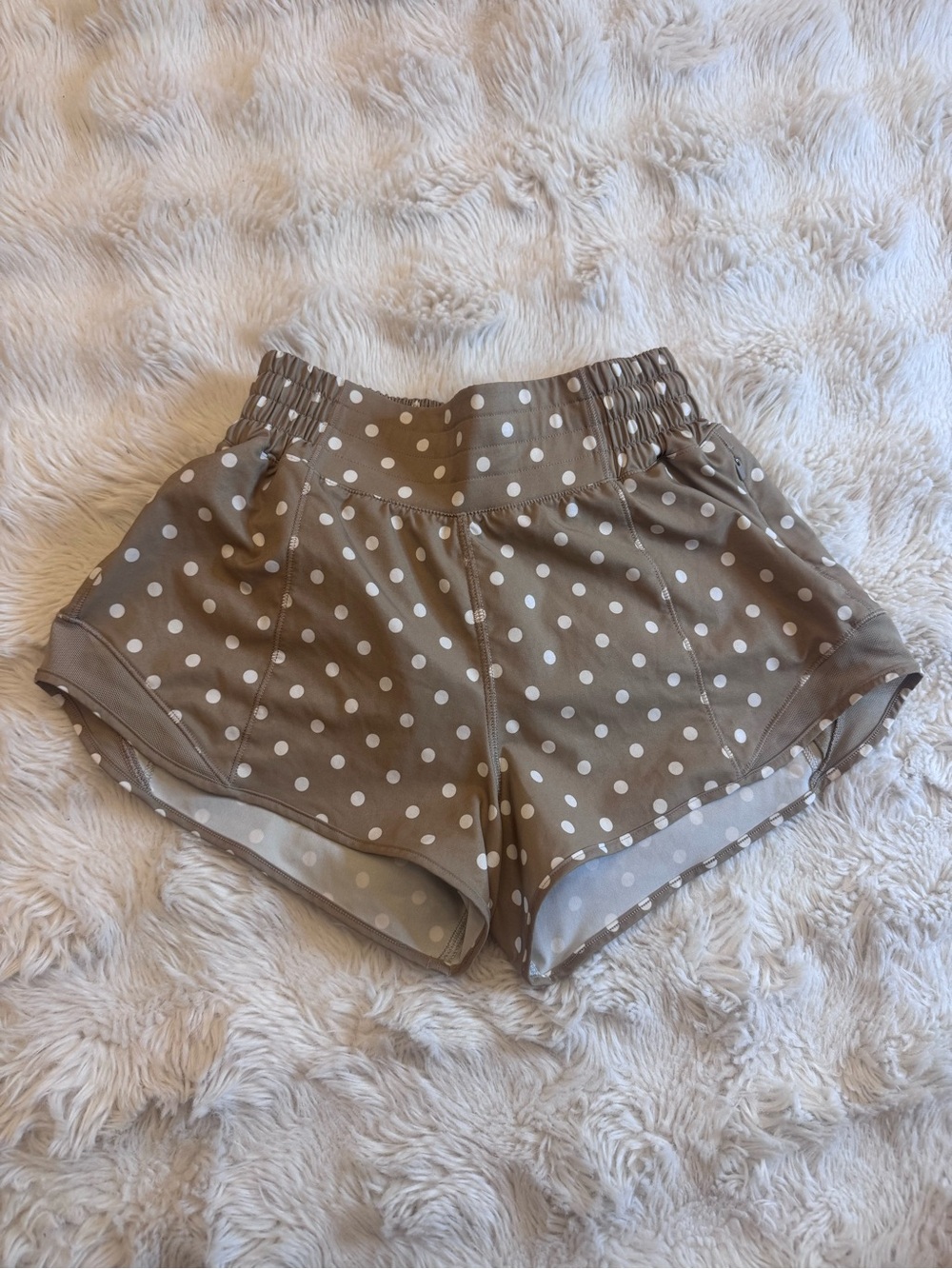 RARE Lululemon Hotty Hot High-Rise Lined Short 2.5"
Simple Polka White Sheer Oak